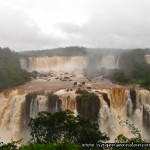 Cataratas com bastante água, e portanto, barrenta