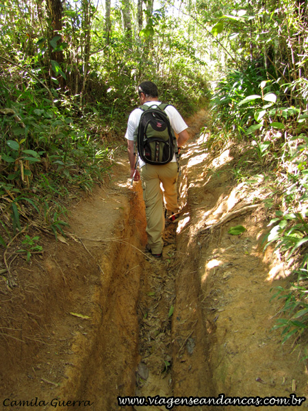 Trilha erodida pelo pessoal que faz downhill