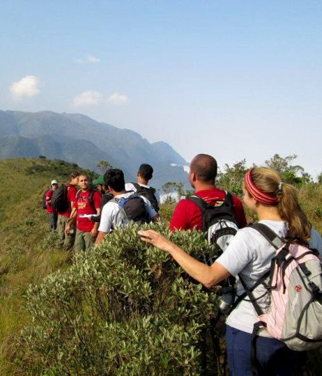 Grupo percorrendo os primeiros Caminhos da Serra do Mar