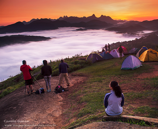 Pessoal fotografando a vista da Pedra da Tartaruga, Teresópolis