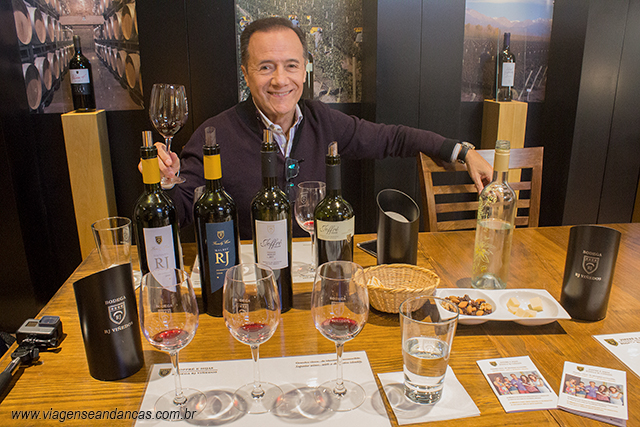 Raúl Jofré nos acompanhando na degustação de seus vinhos