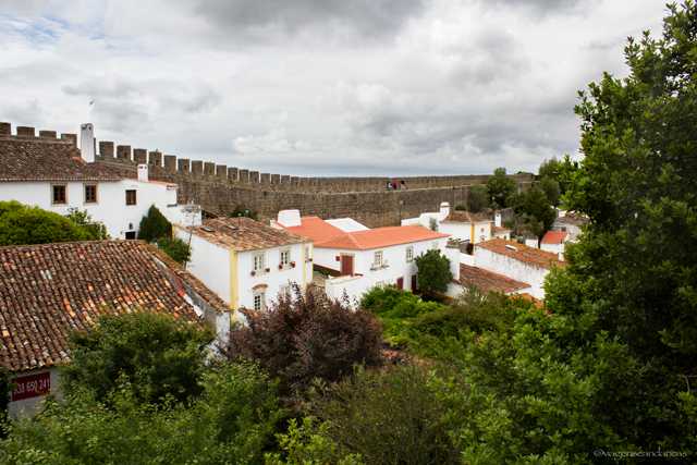 Há vários guest houses e hotéis dentro e fora das muralhas