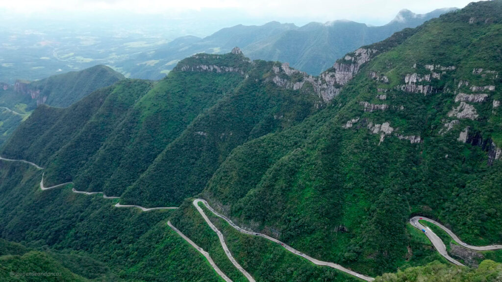 A impressionante Serra do Rio do Rastro com seu verde e esplendor