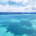 O verde impressionante do Lago Argentino visto do avião na saída de El Calafate