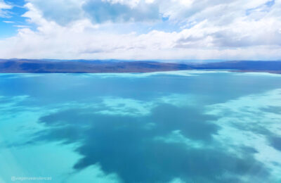 O verde impressionante do Lago Argentino visto do avião na saída de El Calafate